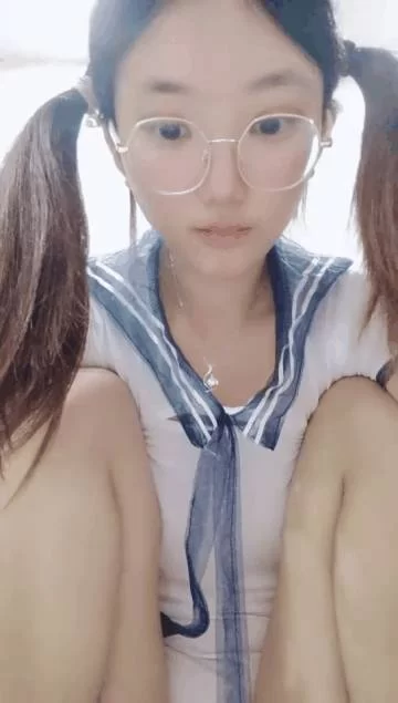 女大学生 安安宝贝清纯眼镜学妹暑假在家偷偷播看着外表是个乖乖【2+4382MB】
