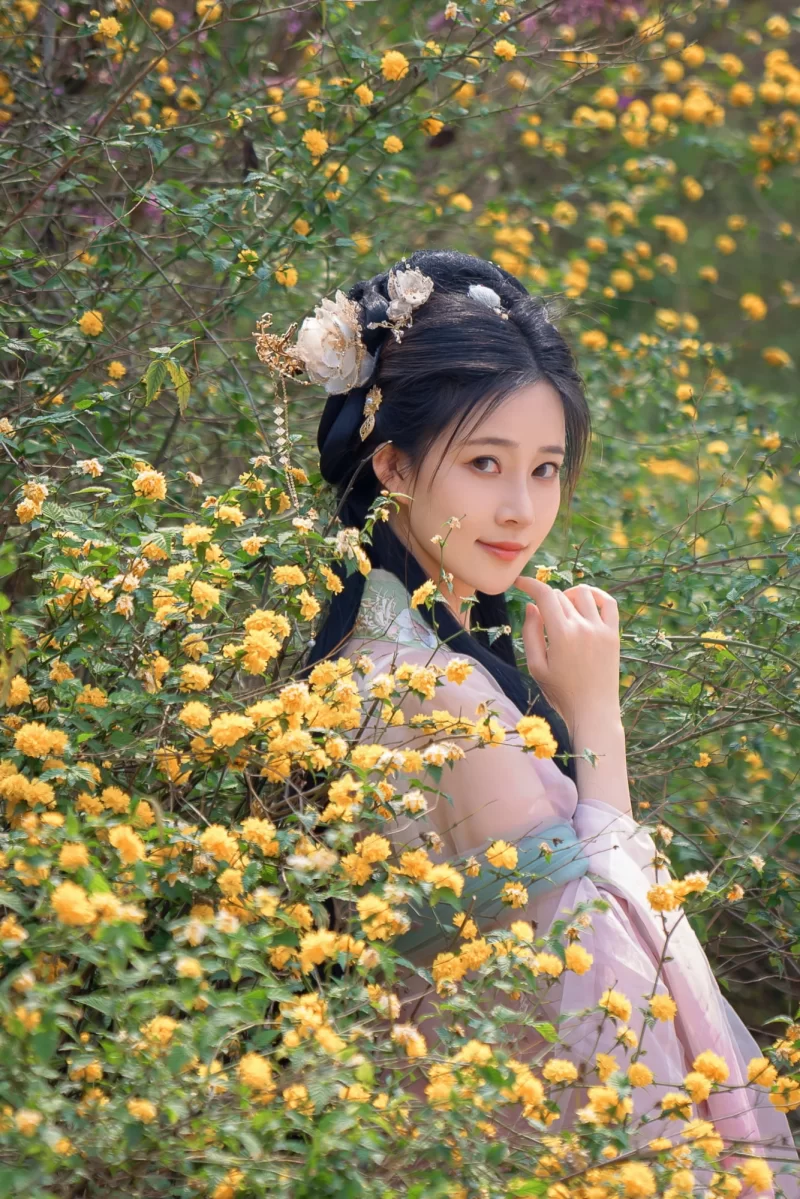高颜值美女 气质美乳女菩萨｜年年Nnian《海棠仙》【84P+35M】