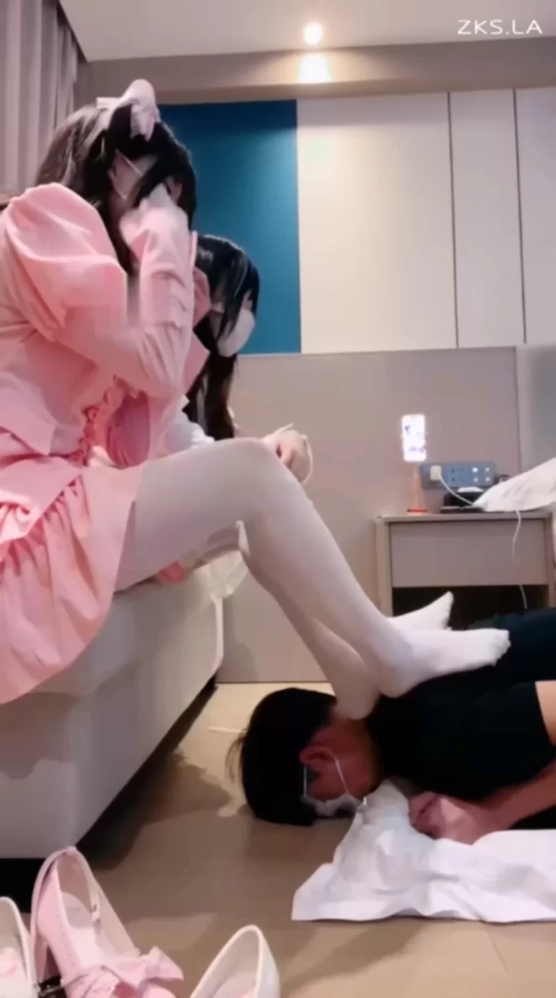 美腿/足控 砂糖 - 2024-10-10 萝莉主做脸脚深喉提档【1V+1.68GB】