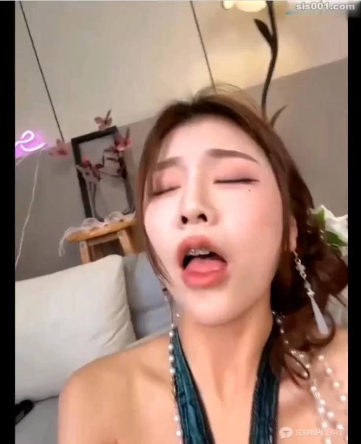 直播 ✨[stripchat]高颜值女网红「kiki-2025」近距离特写自慰，【1+260M】