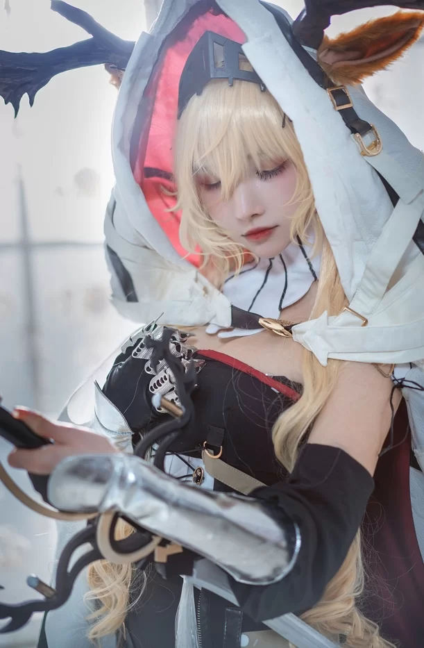 国产coser 一千只猫薄禾 - 烛骑士 薇薇安娜 12P-124M【12P+124M】