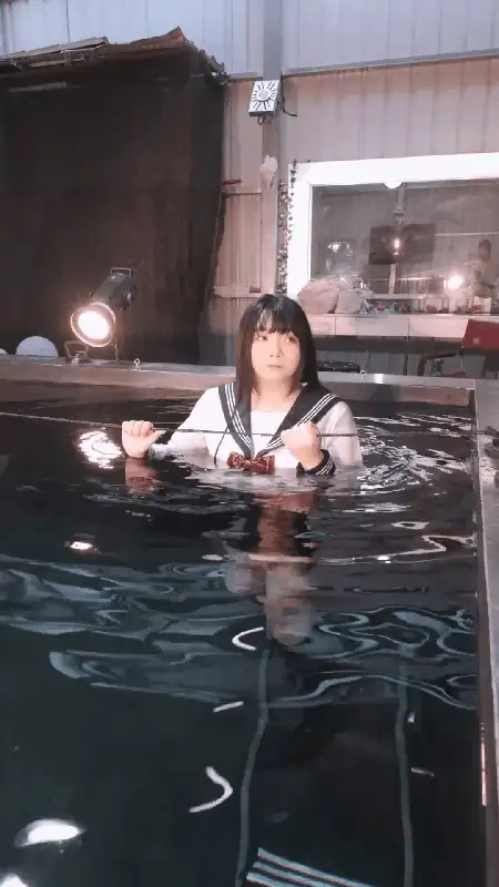 美腿/足控 落落Raku_水泳馆 [58P+1V]【58P+1V+1.1g】