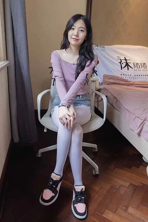 美腿/足控 袜啵啵-小甜豆-板鞋热裤厚白丝[142P-1V-1.47G百度网盘]【142p1v+1.47g】