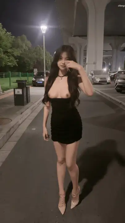 其他 学生妹乐乐，街头露出，露脸，漂亮【2v+3.6G】