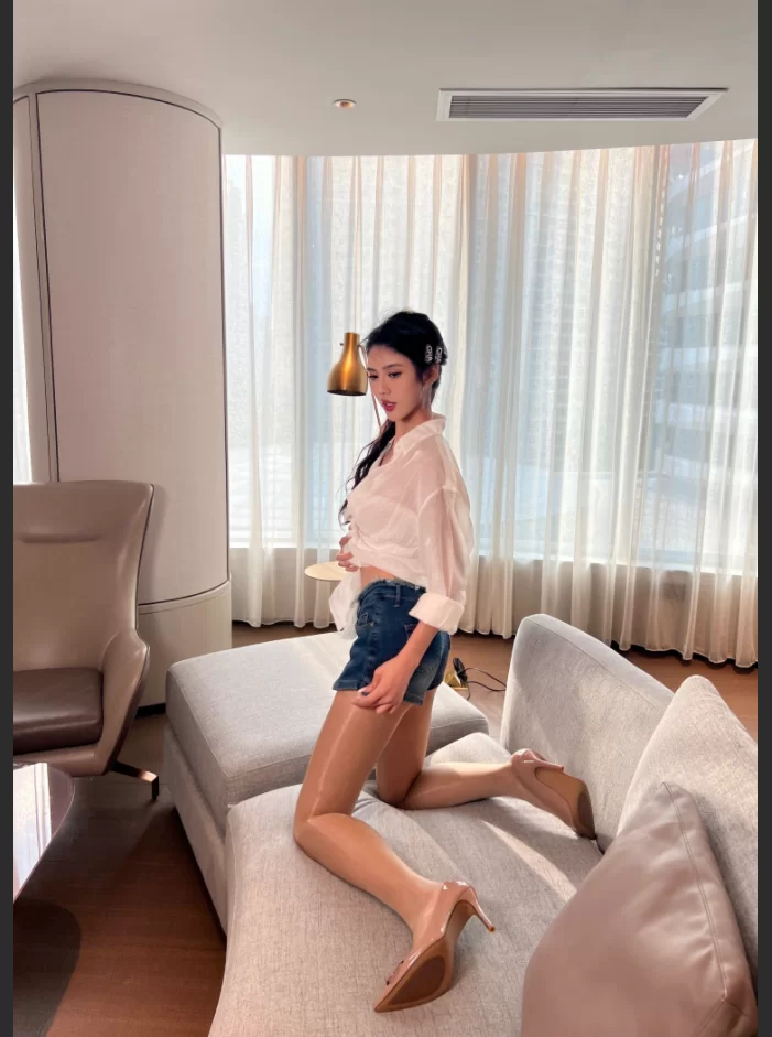 国产模特 秀人网 浅浅 NO.004 内购无水印 7667 装白衬衫肉丝诱惑【108P+428M】