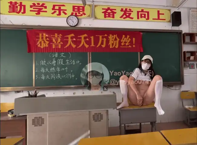 福利姬 极品03年美少女母狗-yaoyao小夭-穿着各种jk和校服在各种热【12v203p+588M】
