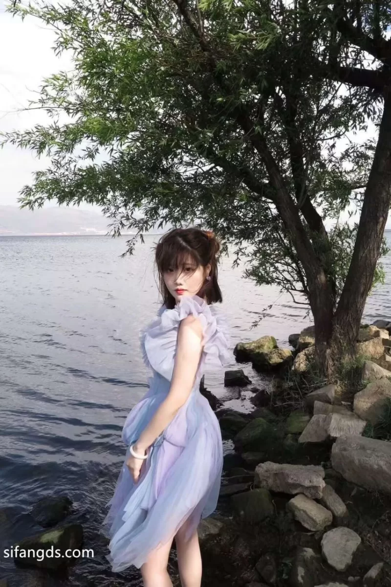 自拍 云盘高质露脸泄密，重庆纯欲女大学生性爱流出，生活照【13v+353M】