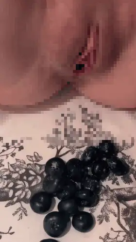 自拍 [重磅]推特极品清纯神颜露脸博主[金币崽]与金主爸爸3P【55V+65P+356M】