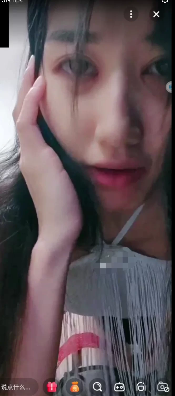 有剧情的 超级刺激极品女神抖音双视角直播一对一裸聊【6v+1.8g】