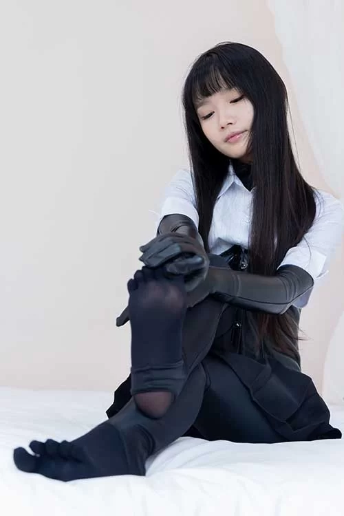美腿/足控 袜啵啵-甜甜圈-高跟长靴皮裤、厚黑丝五指袜【144p1v+1.25g】