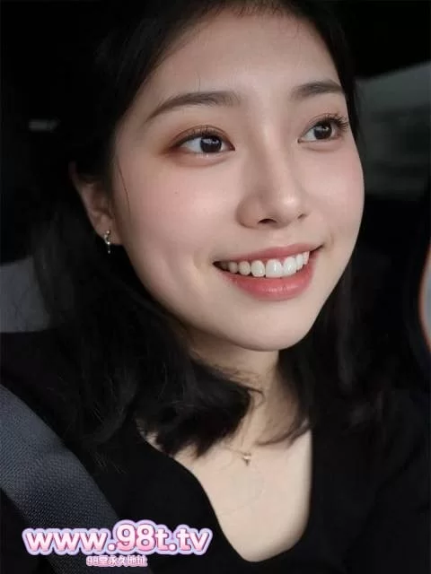自拍 反差圣体 ️推特反差婊[秦嘉倪]肥臀一线天啪啪视图集【24V＋110P+650MB】