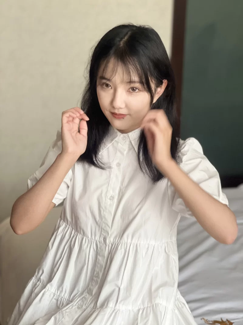 国产模特 小新的一套套图，国模拍摄手法【128p+527M】
