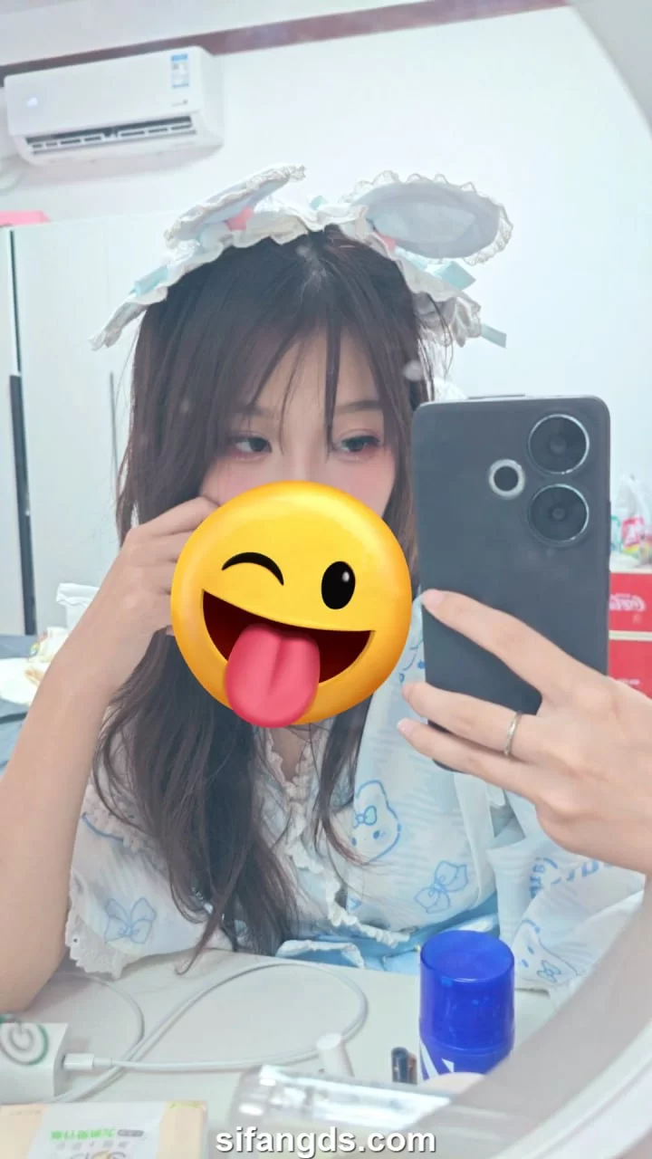 自拍 绿帽小情侣[奶茶情侣]分享女友给兄弟一起玩弄 手足口【10v+3.4G】