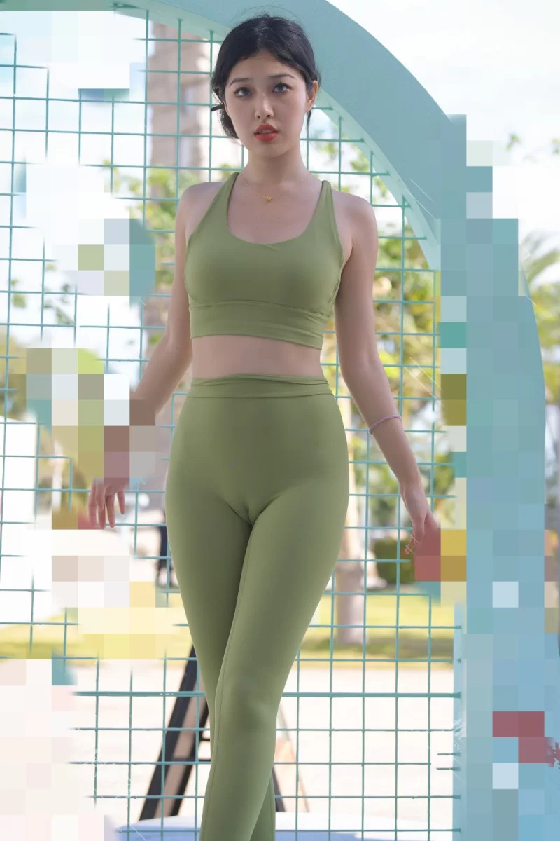 国产模特 街拍模特 若雨05 白色背心+灰白色紧身长裤【736P+2V+32.4G】