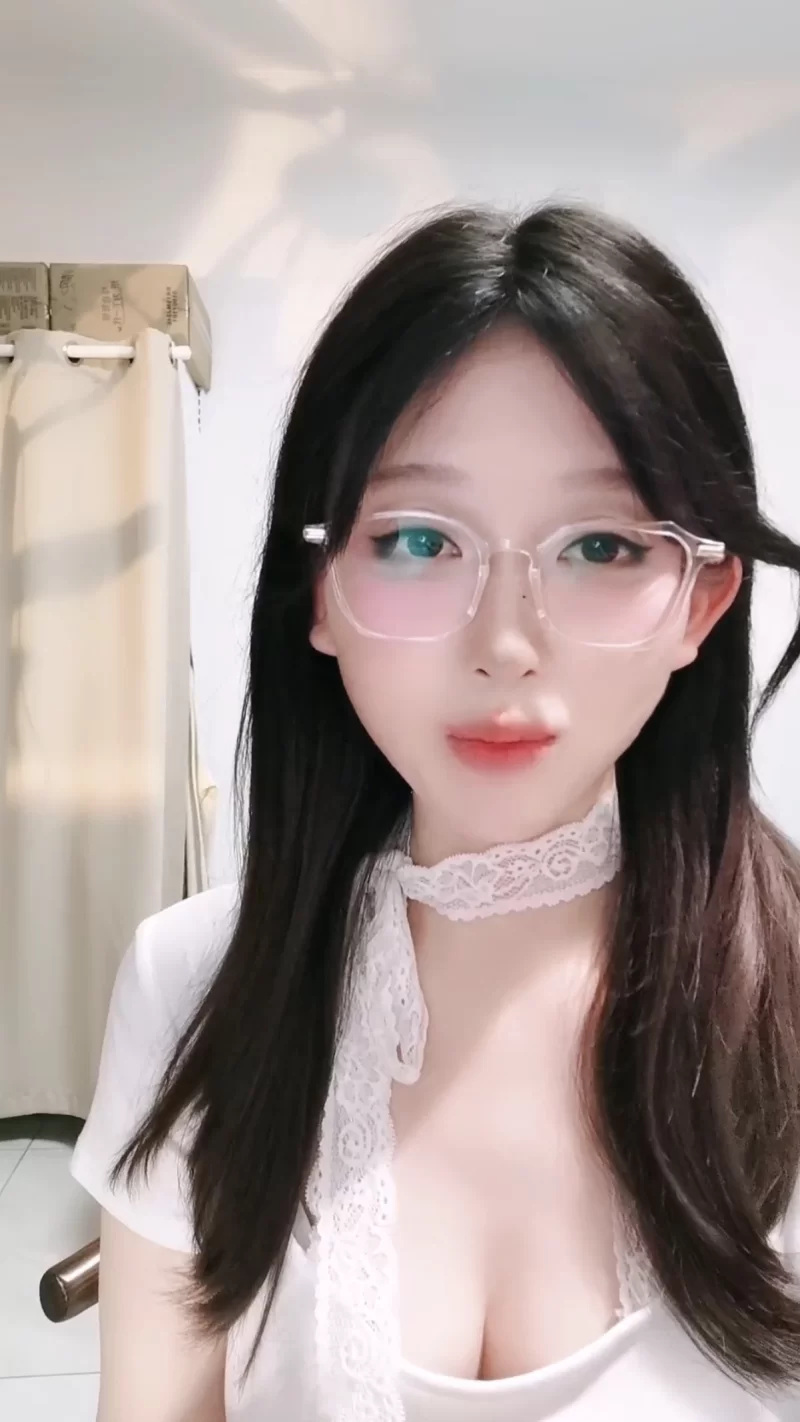 直播 极品美女姐姐[反差女大]下海福利【6v+7G】