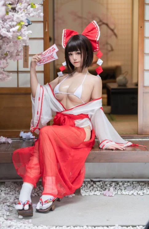国产coser 蜜汁猫裘 - 巫女 61P-665M【61P+665M】