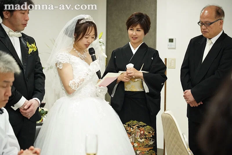 乱伦 一边看著女兒的幸福…， 在婚宴上被女婿侵犯的母親+生照片和內褲 第一和第二部【2V+6.83G+5.61G】