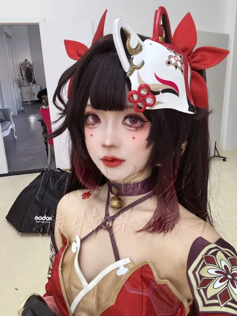 明星换脸 [MU鱼花出品]Coser~丝言不吃包子~淫荡反差小视频拓展预览【7V+7GIF+5P+161.6M】