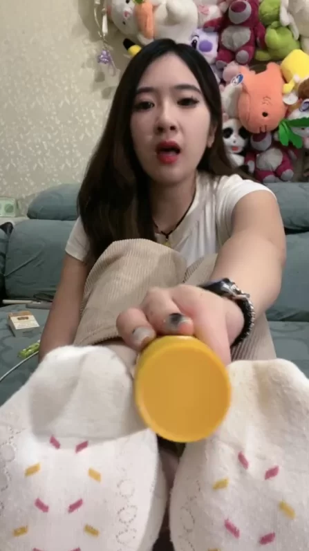 SM 套路直播玩物直播[鬼鬼洁S]104 第一视角-盯~香水早泄狗~【1v+150mb】