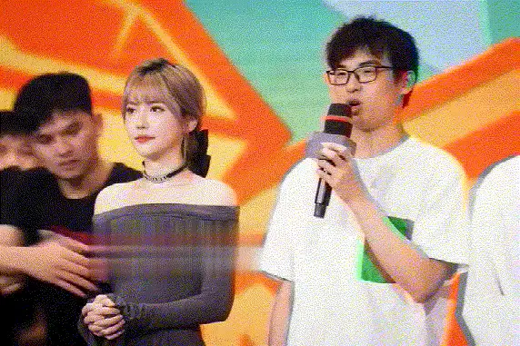自拍 [AI推演视频]最新技术台词剧本推演周淑怡惨遭水友撕衣服【1V+184MB】