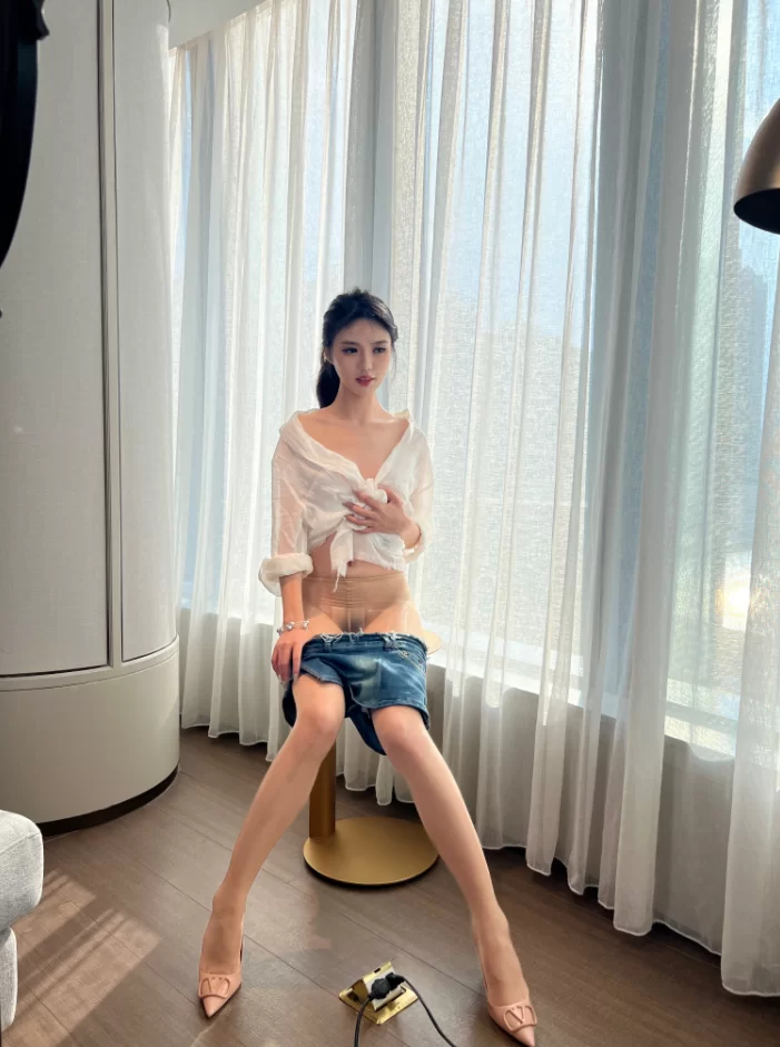 国产模特 秀人网 浅浅 NO.004 内购无水印 7667 装白衬衫肉丝诱惑【108P+428M】