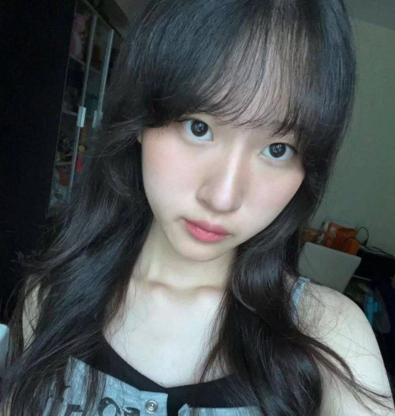 自拍 香港中学反差女高中生徐艺菲分手后被渣男泄密！【1v+529m】