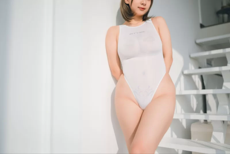 国产coser 浅安安 - 透明泳装 [49P-496MB]【49P+496M】