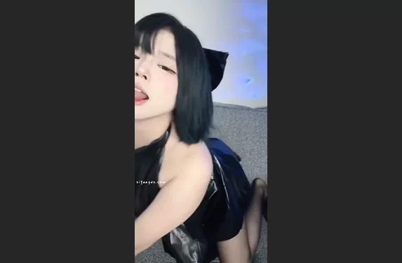 网红 快手反差主播 崽崽睡不醒 私定裸舞内衣诱惑童颜大奶反差【2V+270M】