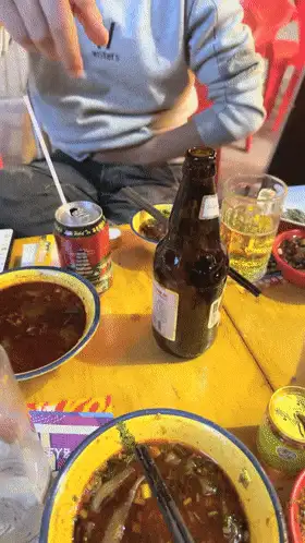 美女御姐 成都小美女夜晚街头吃喝玩乐一条龙瘦不下来的欢小姐几【2+6000MB】