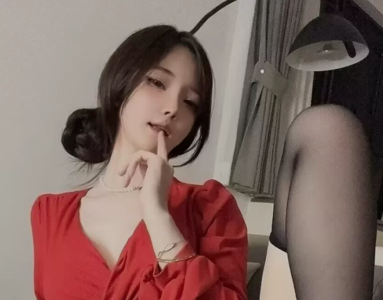 Cosplay [COSPAY/带视频] 一小央泽 - 红色妈妈【2v+800m】