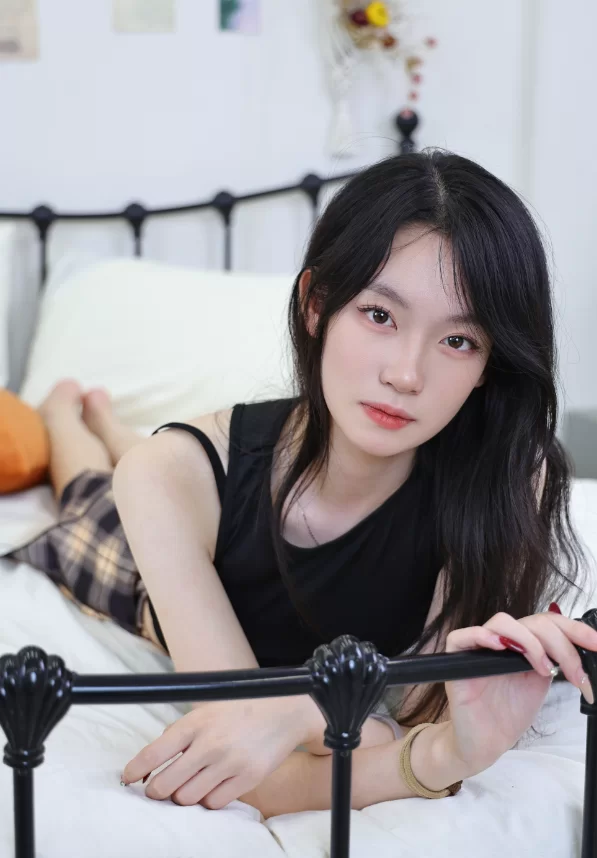 美腿/足控 [绮梦摄影]人气足模小艺361（白丝＋裸足）[图包+视频]【465p＋2v+11.8G】