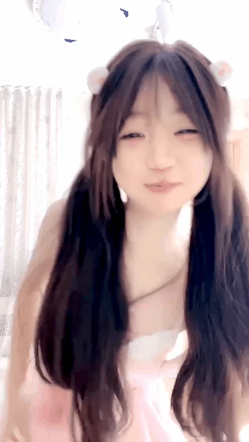 自拍 10.10极品萝莉美少女直播大秀[1V－3.3G]【1V+3.3G】