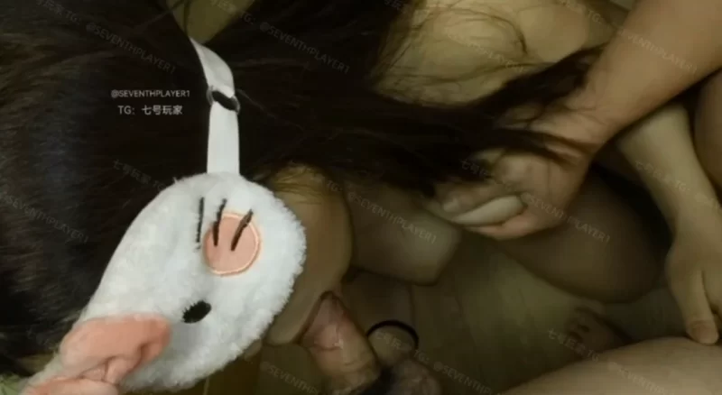 女大学生 [七号玩家]经典佳作 大一学生妹被破处3P玩弄【3v+3.8G】