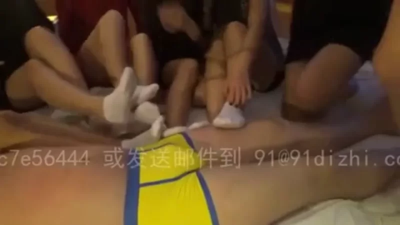 美女御姐 被7个骚女调戏-我愿意用大鸡巴精液伺候这7个女骚货【v7+3.3g】