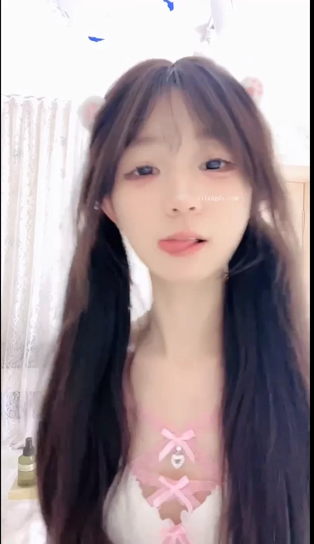 自拍 [洛丽塔]超清纯的妹子绝世美颜丝袜大长腿美乳翘臀逼【3v+3.46g】