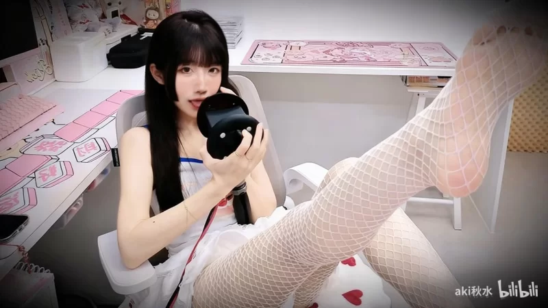 ASMR Aki秋水-眼镜娘の白色包装视觉触发【1+881MB】