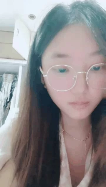 女大学生 安安宝贝清纯眼镜学妹暑假在家偷偷播看着外表是个乖乖【2+4382MB】