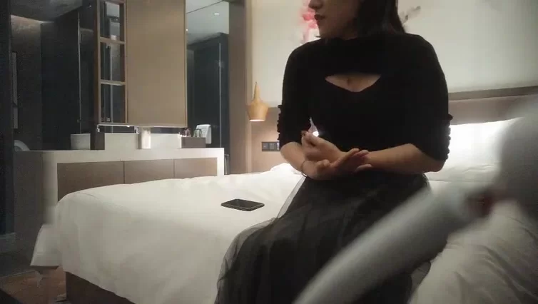 熟女少妇 老哥约了个颜值不错短发大奶少妇啪啪 近距离口交上位骑【2+945MB】