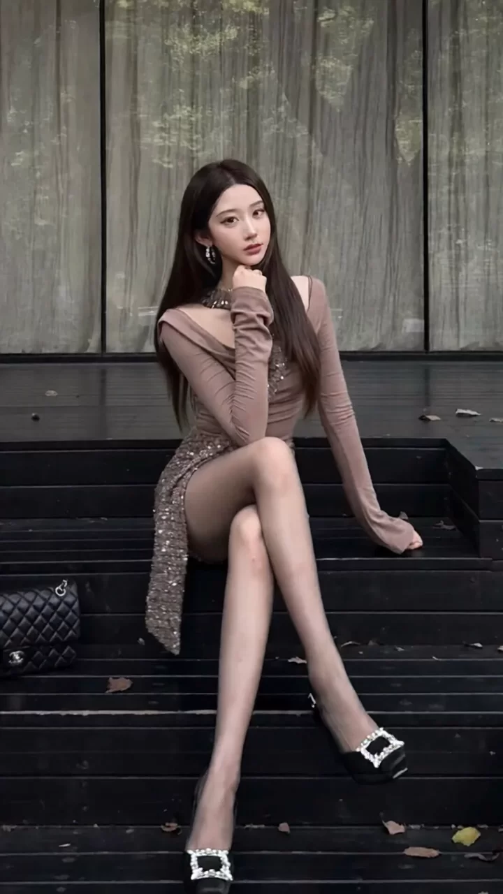 有撸点 小红书美女去衣小视频4秒【100视频+500mb】