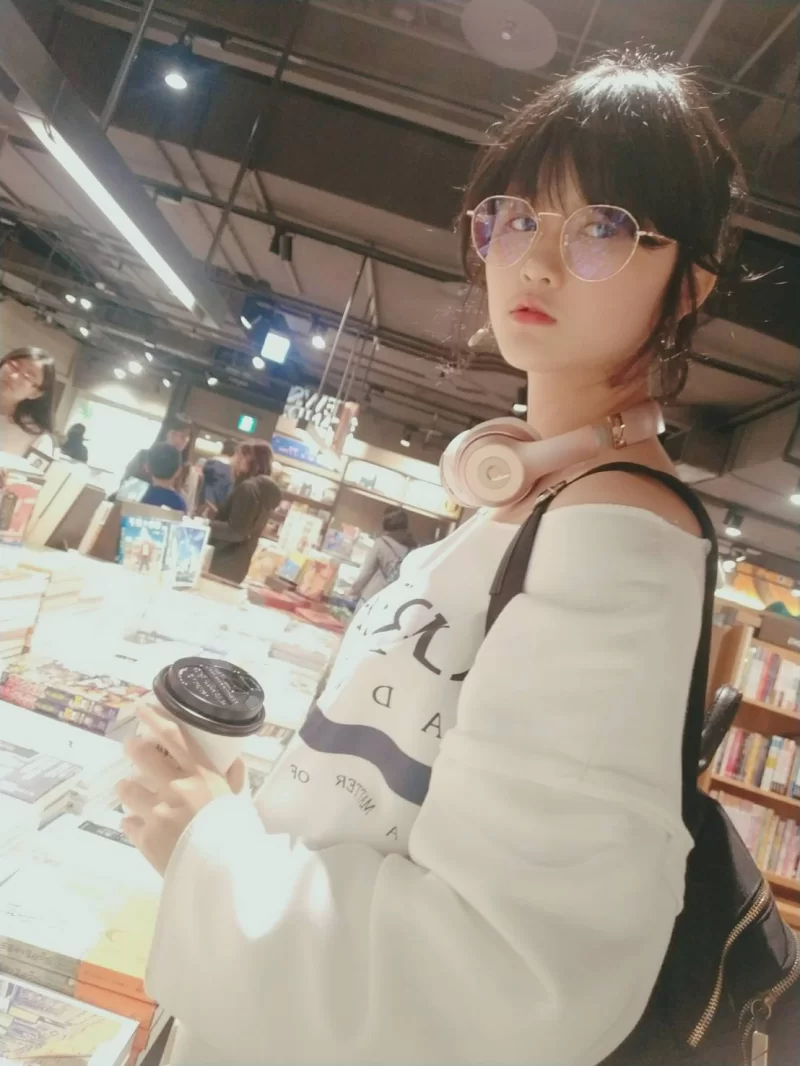 自拍 橘子大神约炮高校学生妹❤️平面模特兼职少女，皮肤无【1v+5.46G】