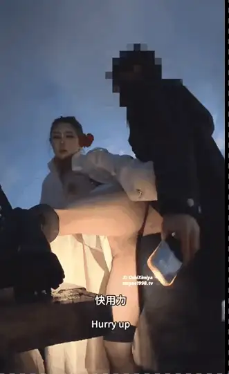 福利姬 [汐梦瑶]人来人往非常热闹的公园，美女穿着过膝黑丝【1v+1.5G】