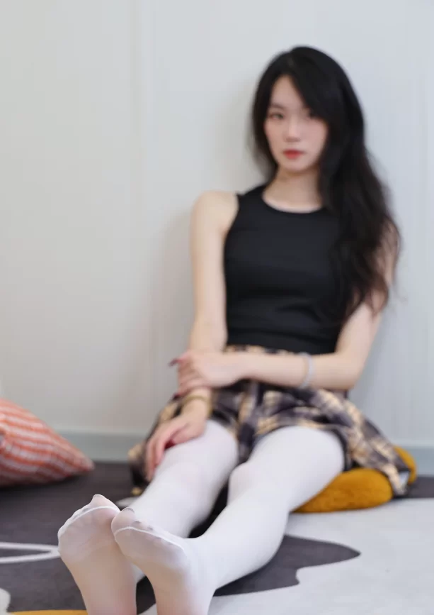 美腿/足控 [绮梦摄影]人气足模小艺361（白丝＋裸足）[图包+视频]【465p＋2v+11.8G】
