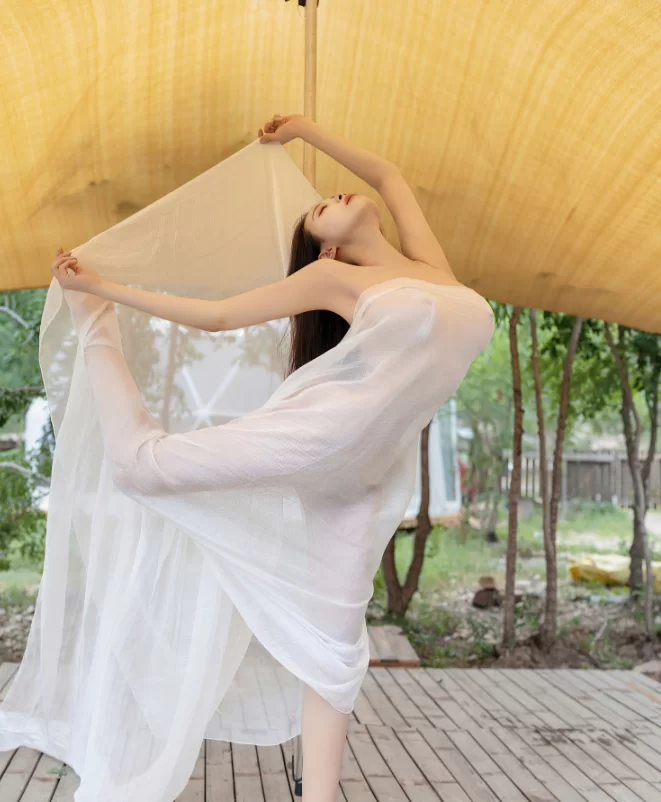 国产模特 星颜社 清妙 白纱下的裸体 羽毛乳贴【81P+977M】