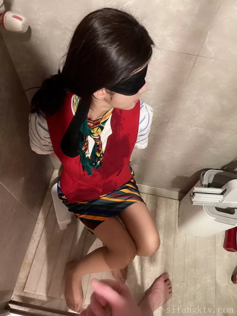 自拍 极品空姐❤️工作时是女神下班就是金主母狗各种侮辱【11v+81p+1.25g】