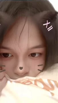 福利姬 贫瘠且慷慨的女菩萨展示自己的果体【18P17V+13.5M】