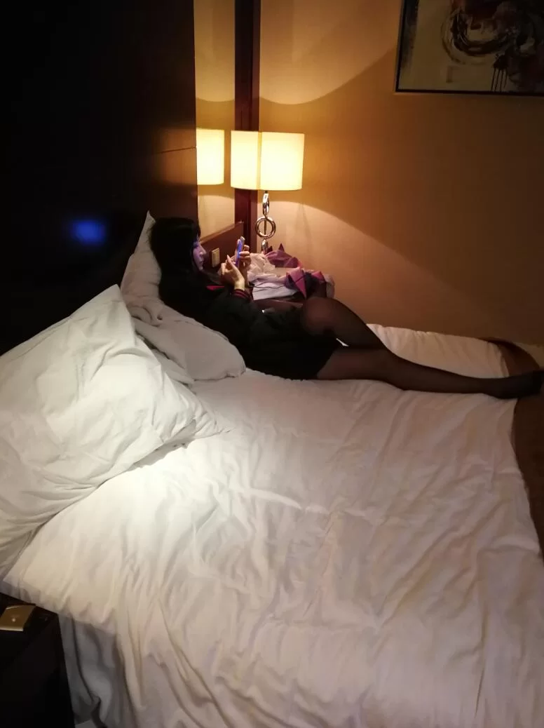 福利姬 土豪5000元一晚包养coser ，cos蕾姆做爱【nv+2G】