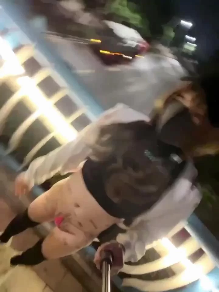 福利姬 cd可爱的米琪 晚上露出卖活儿外卖小哥一开始上天桥看到【2+312MB】