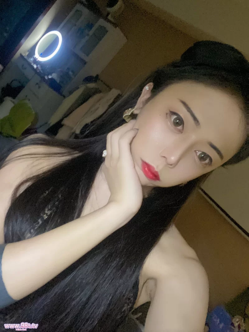 自拍 吐血推！私人闺蜜圈群交互动及个集 SM虐待性奴打炮【4V+248P+2.58g】