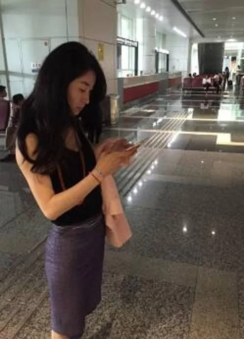 美女御姐 包臀裙职业装性感气质白领美女ktv喝多了被男同事带到酒【2+751MB】
