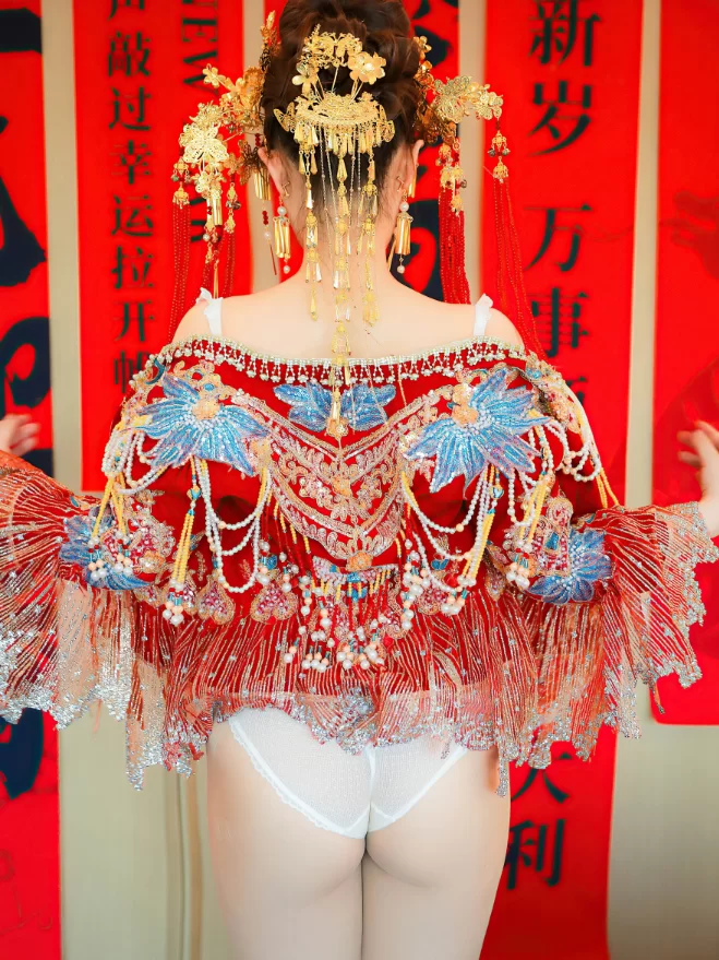 国产模特 秀人网 蛋蛋宝 新婚秀禾服 白色蕾丝内衣双喜乳贴【80P+943M】